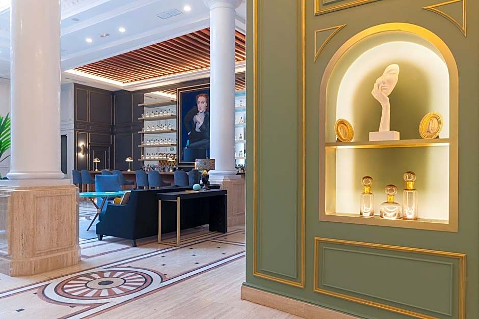 Eugenia de Montijo, Autograph Collection by Marriott