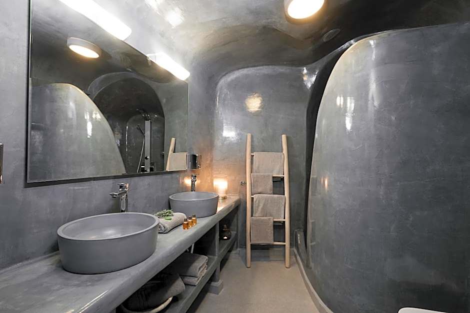 Virginia's Cave Villas