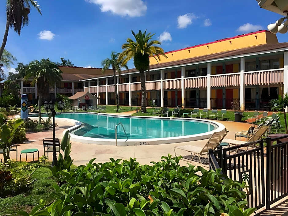 Rodeway Inn – Holiday, FL