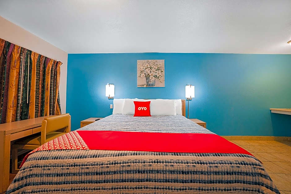 Royal Gateway Motel by OYO