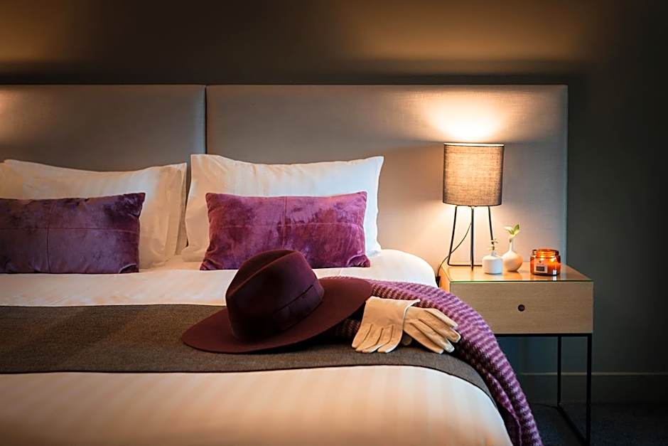 East Hotel and Apartments