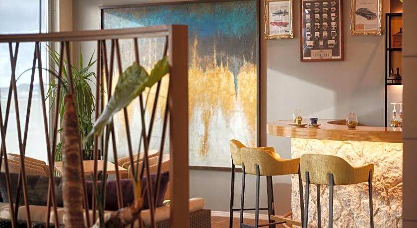 THE GRAND HOTEL GINOWAN