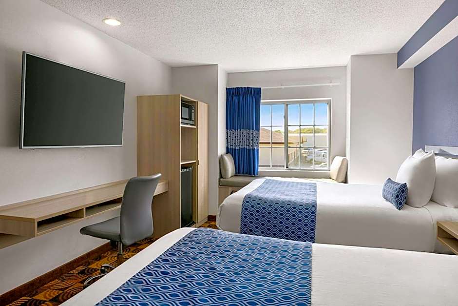 Microtel Inn & Suites By Wyndham Lincoln