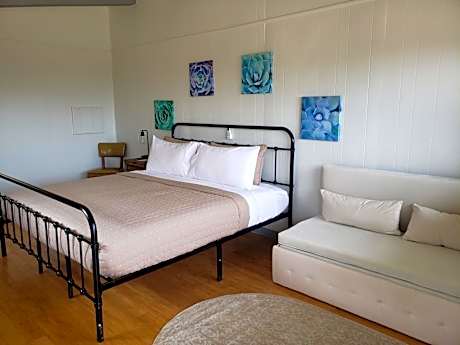 Deluxe King Suite