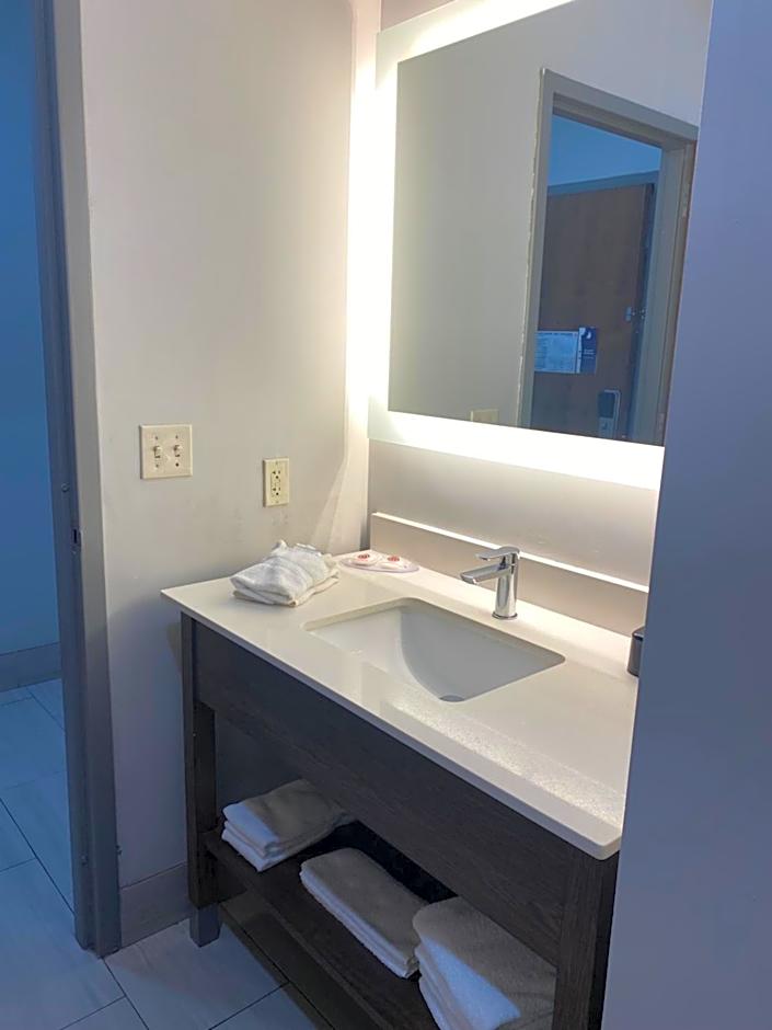 Comfort Inn and Suites Near Lake Guntersville