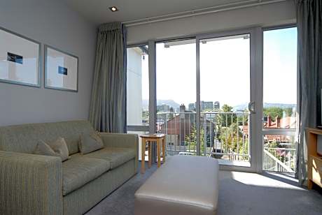 Superior Twin Studio