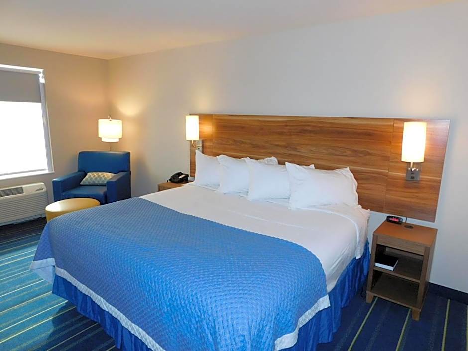 Days Inn & Suites by Wyndham Kearney NE