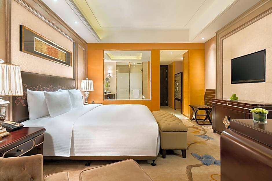 Photo 1 of 6 of Deluxe Grand 1 King Bed