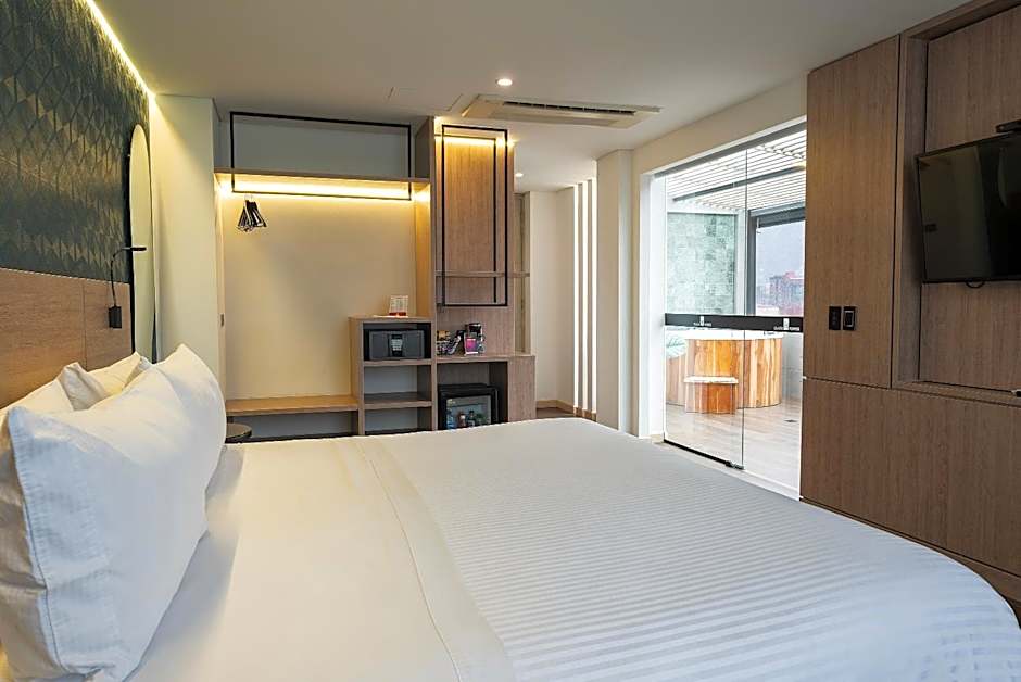 Hotel Black Tower Premium