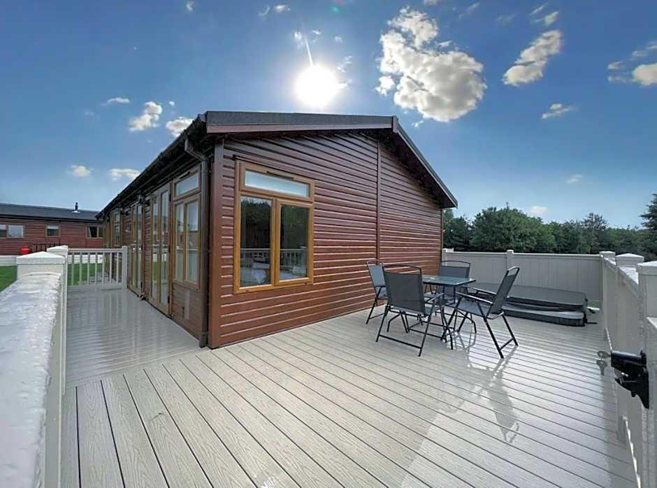 Chestnut Lodge With Hot Tub