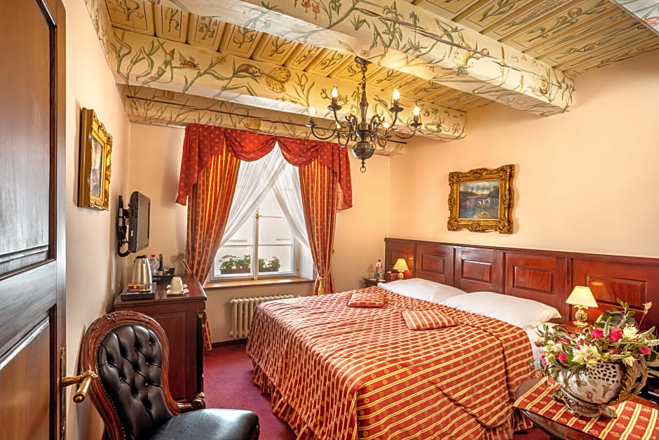 Photo 1 of 10 of 1 Double Bed or 2 Beds