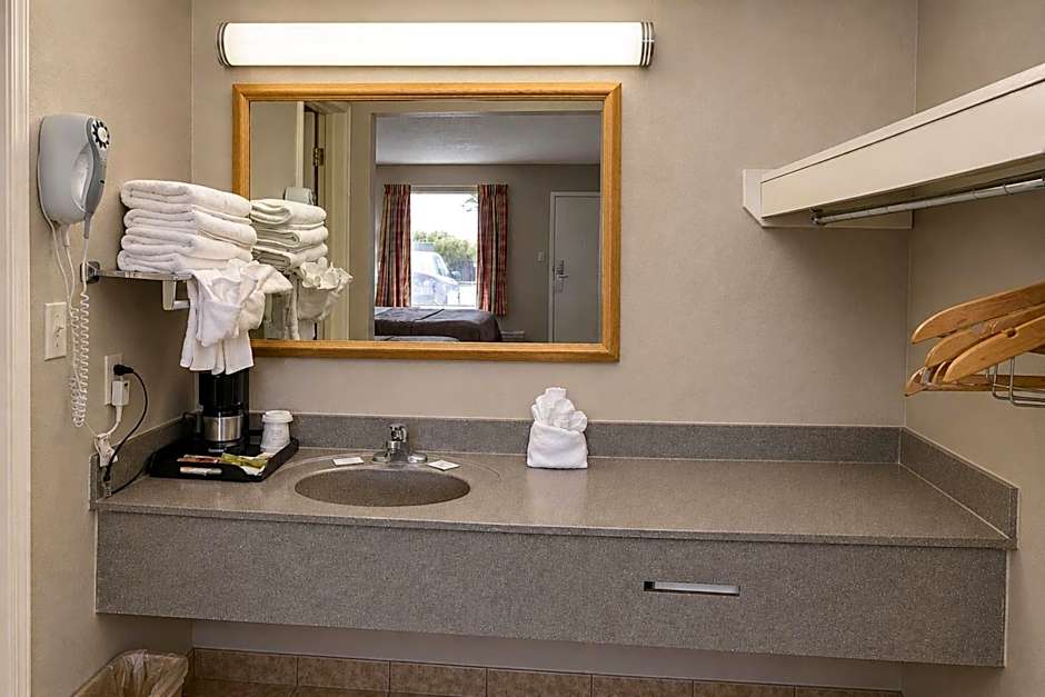 Days Inn by Wyndham Apple Valley Sevierville