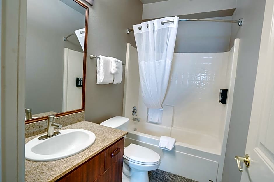 The Ashley Inn & Suites