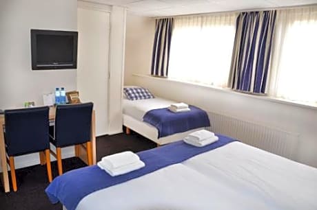 Spacious Double Room with Shower