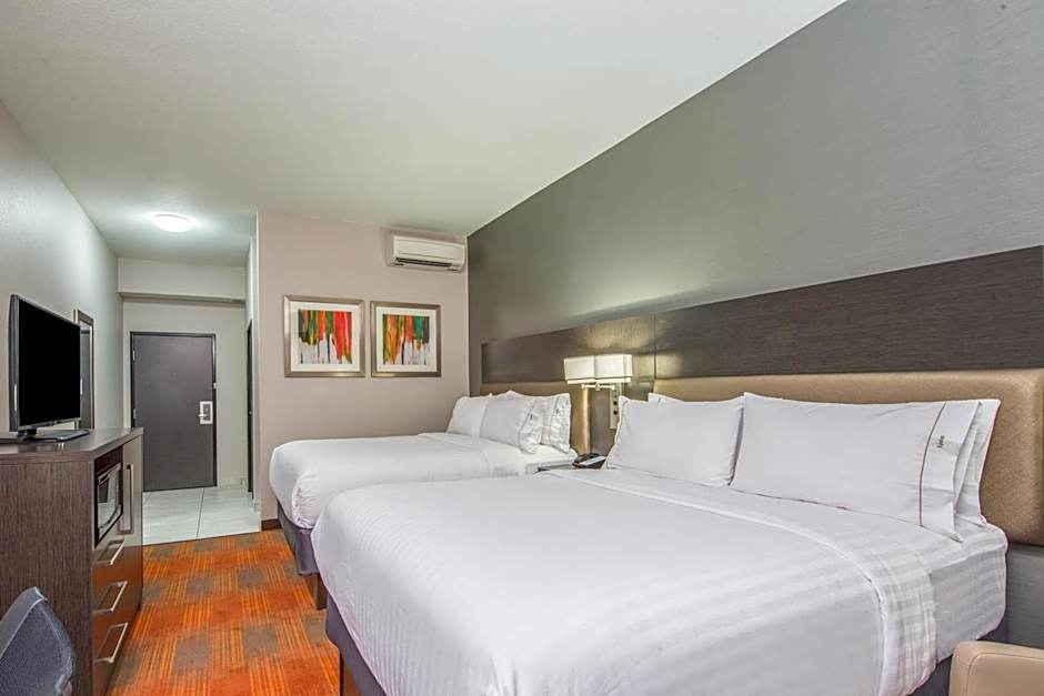 Holiday Inn Express & Suites Shawnee-Kansas City West By IHG