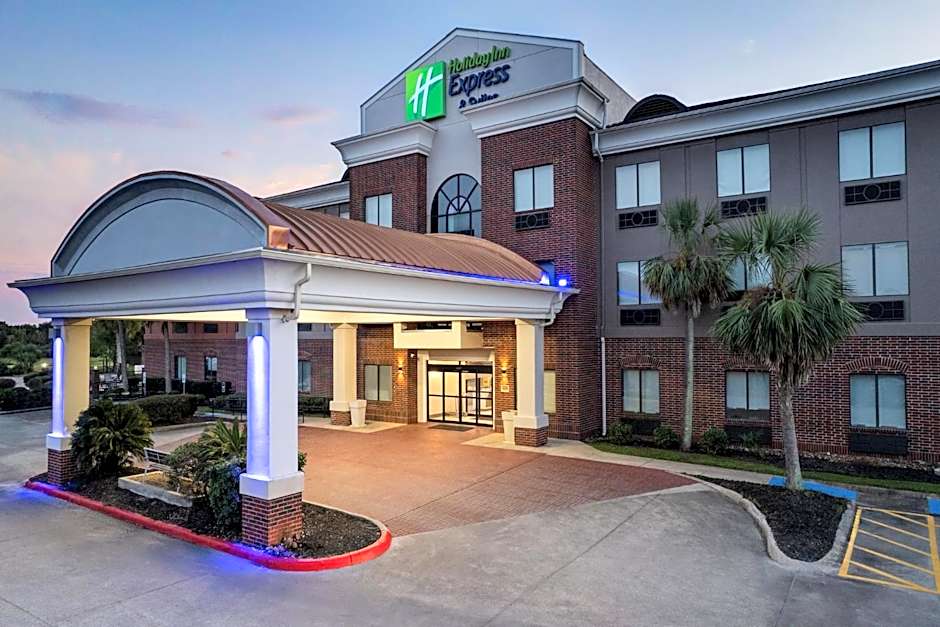 Holiday Inn Express Hotel & Suites Winnie By IHG