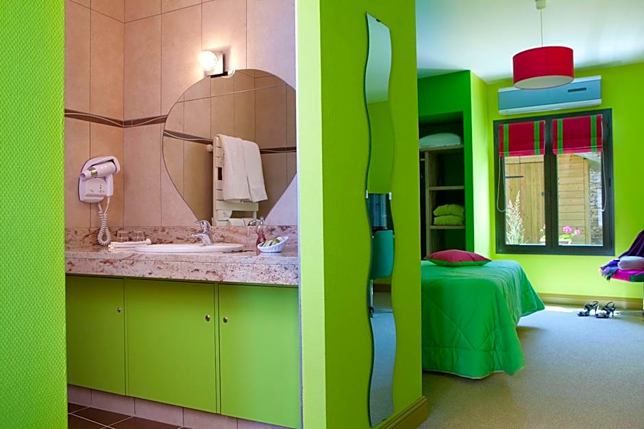 Logis hôtel Ô en Couleur