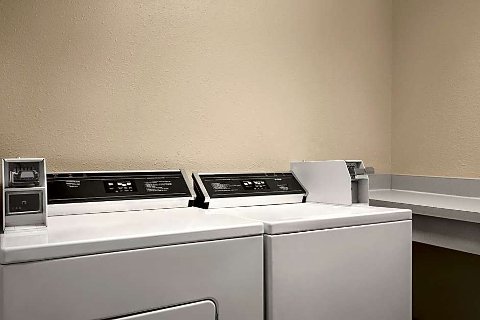 Country Inn & Suites by Radisson, Detroit Lakes, MN