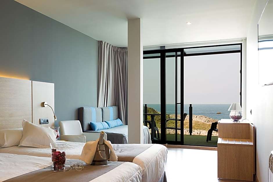 Photo 1 of 7 of Family, Sea View, Terrace