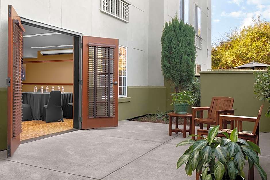 Larkspur Landing Extended Stay Suites Renton