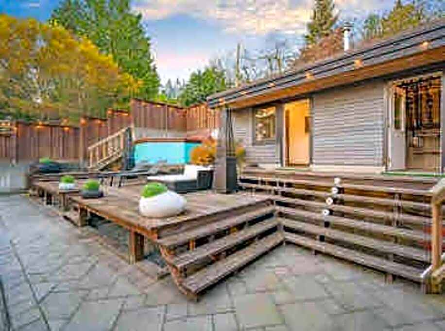 The Lions Self Contained Suite, Shared Pool, Hot Tub, Views