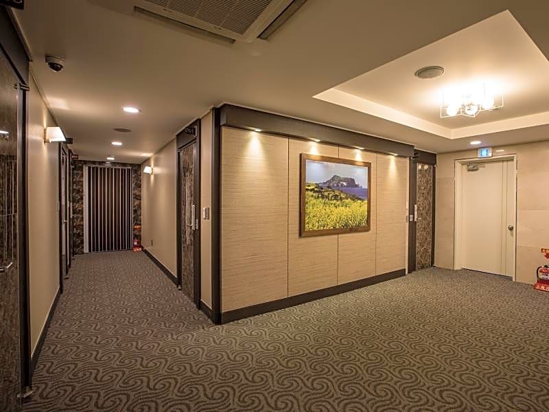 Elin Hotel