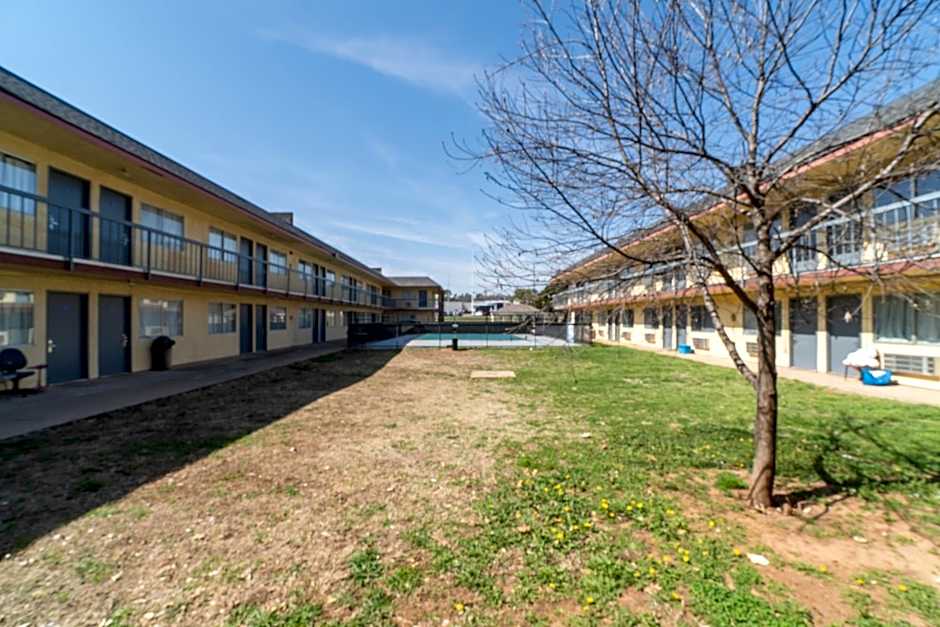 Castle Inn & Suites By OYO Chickasha