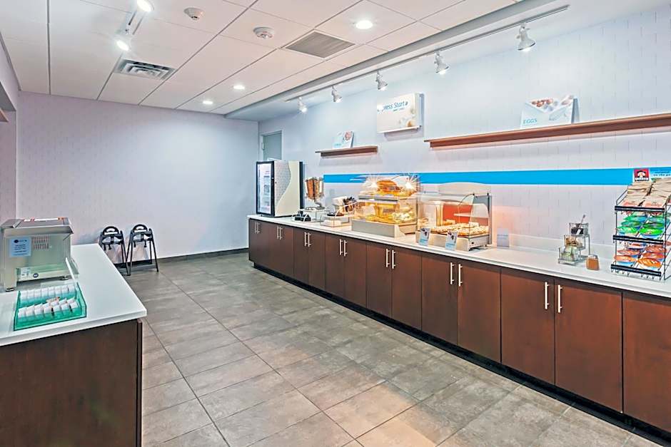 Holiday Inn Express & Suites Coffeyville By IHG