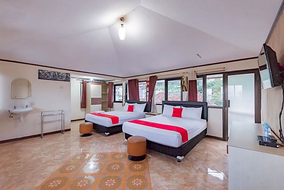 RedDoorz near Cikole Lembang