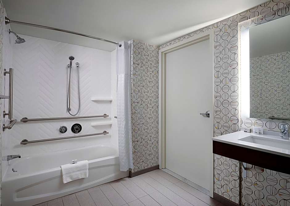 Holiday Inn & Suites Marlborough By IHG