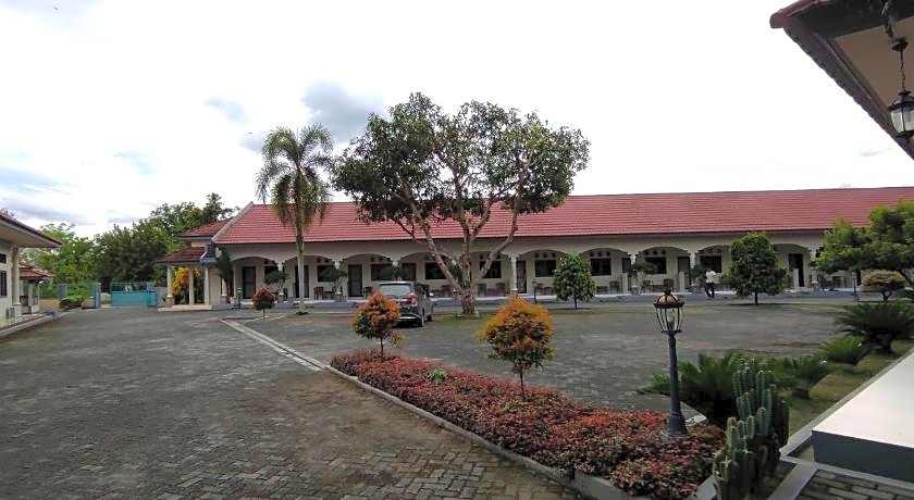 OYO 93051 Wisma Syariah Buloe Near Lapangan Abubakar Lambogo Batili Enrekang