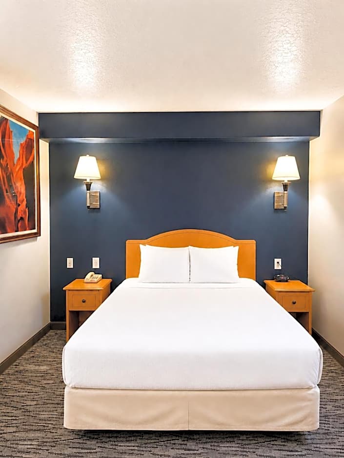 Photo 1 of 10 of Studio 1 Queen Bed