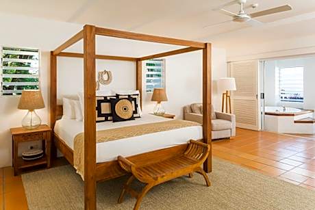 Veranda King Suite with Four-poster Bed and Large SPA Bath on Private Balcony