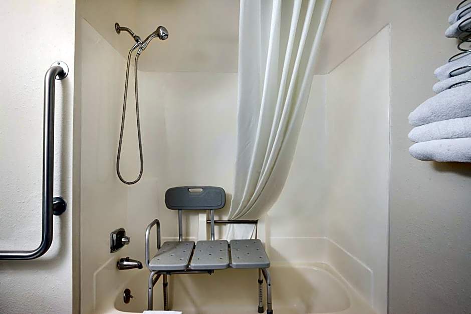 Travelodge by Wyndham La Porte/Michigan City Area