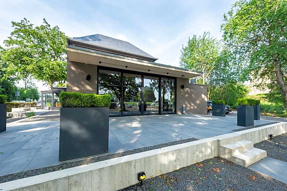 Airfield Living - Airport