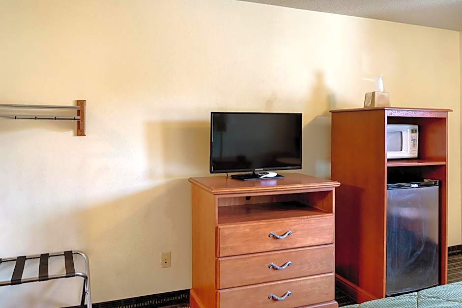 Super 8 by Wyndham Vancouver East