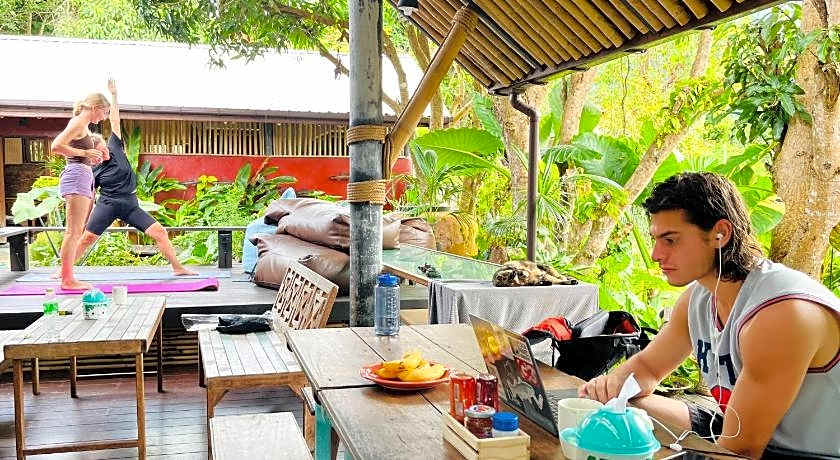 Aha Lanta Cozy Hostel