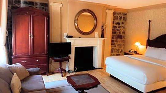 Hotel Louisbourg