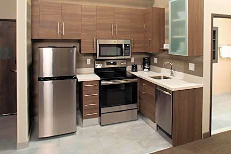 1 Bedroom Suite, 1 King, Sofa bed, City view