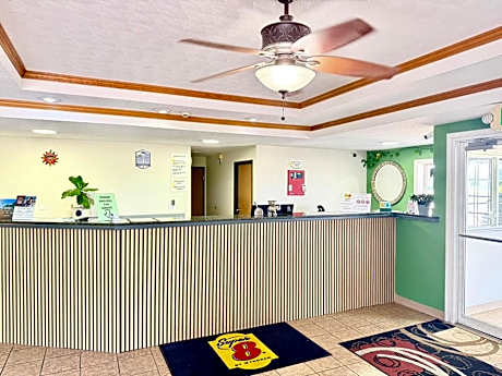 Super 8 by Wyndham Sweet Springs