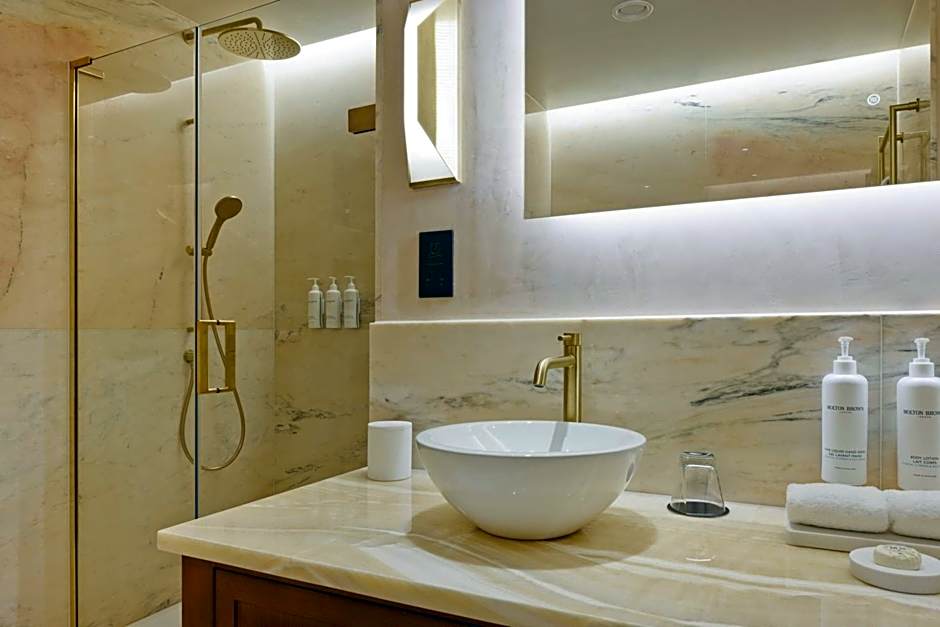 The Trafalgar St. James London, Curio Collection by Hilton