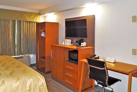 Queen Room - Accessible/Nonsmoking