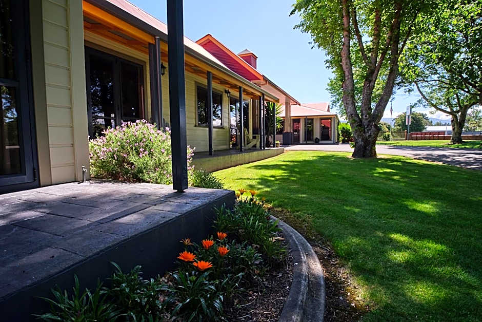 Oak Estate Motor Lodge