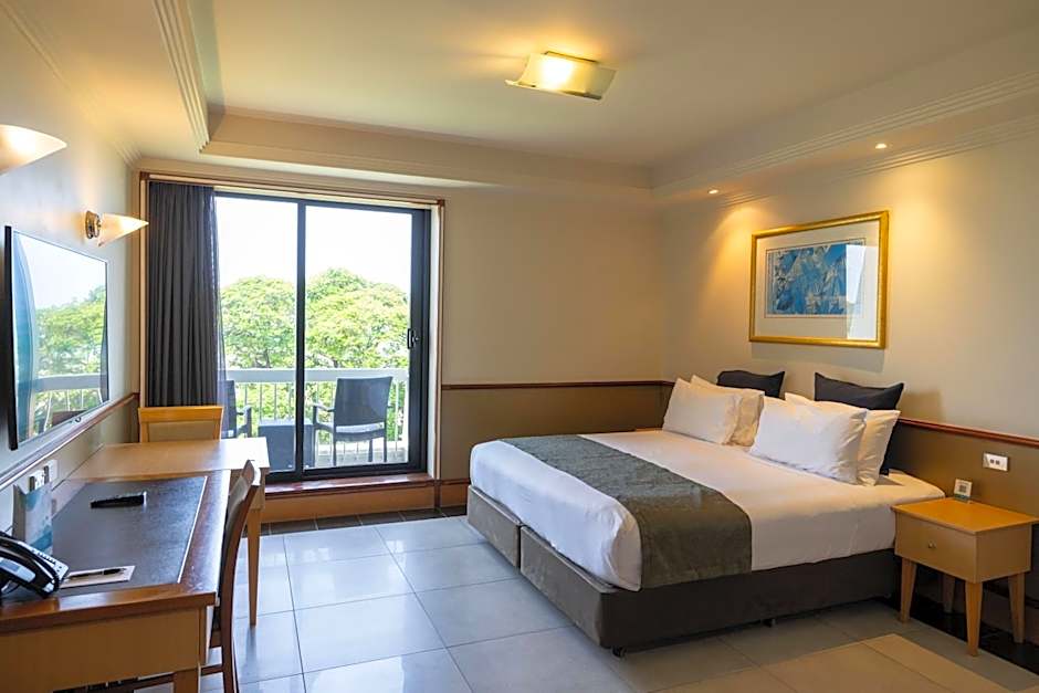 Photo 1 of 9 of Deluxe 1 King Bed, Ocean View