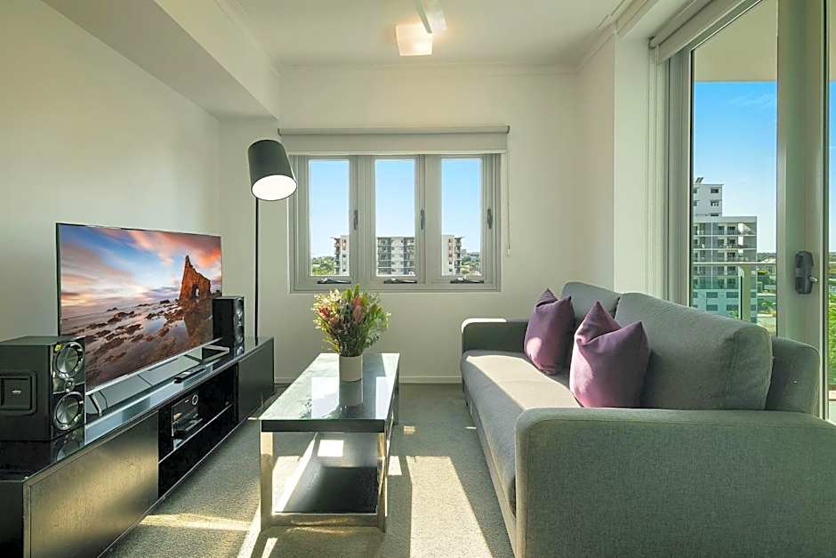 H on Mitchell Apartment Hotel