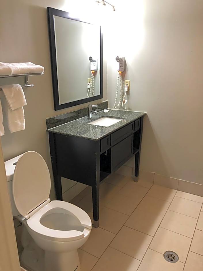 Deerfield Inn and Suites - Fairview