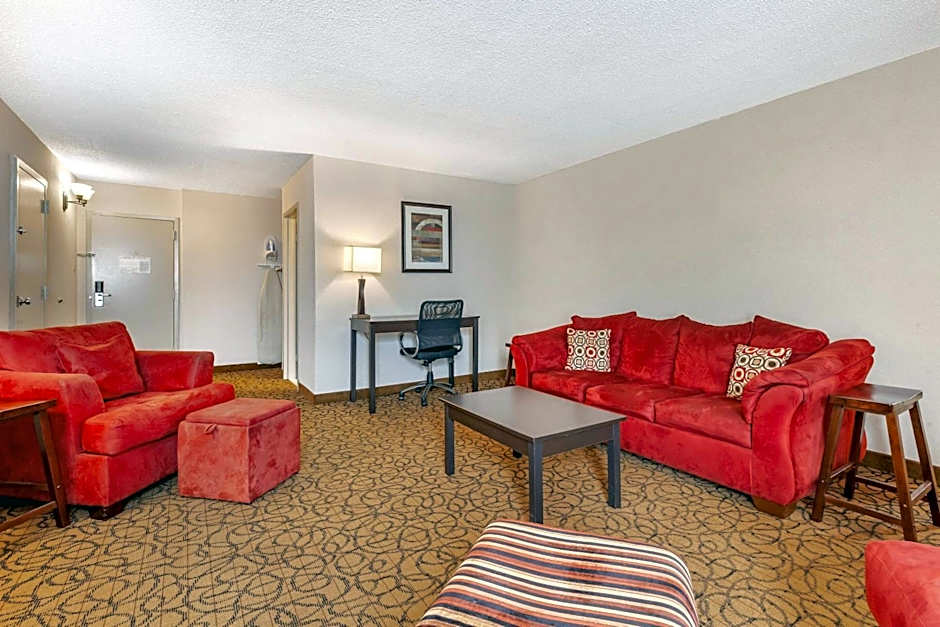 Quality Inn & Suites Escanaba North