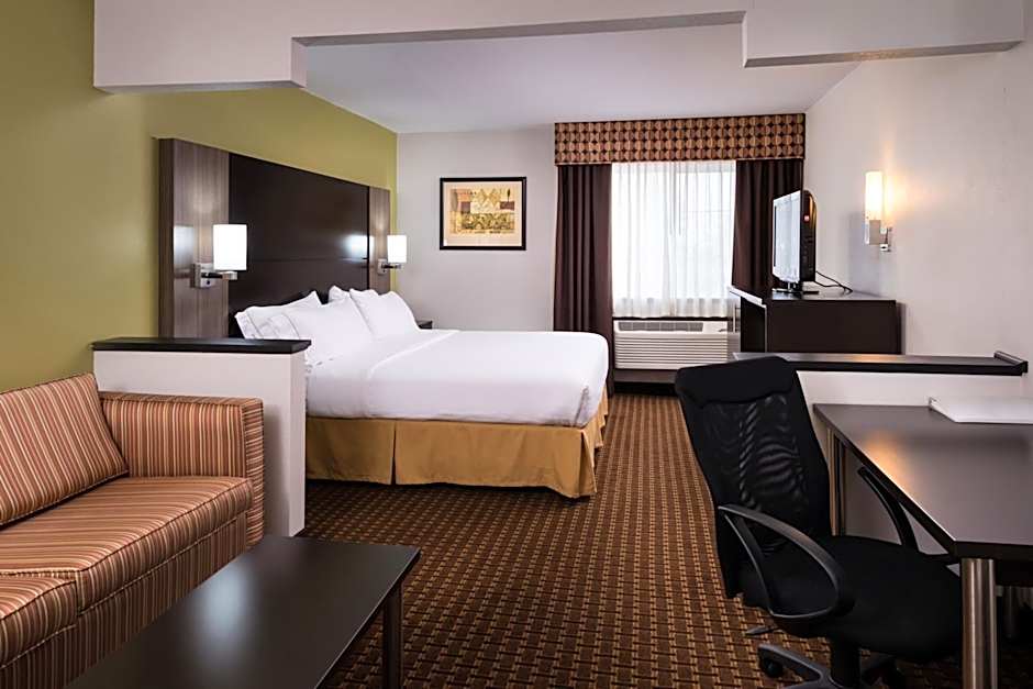 Holiday Inn Express & Suites Bucyrus by IHG