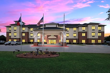 Best Western Plus Lake Dallas Inn & Suites