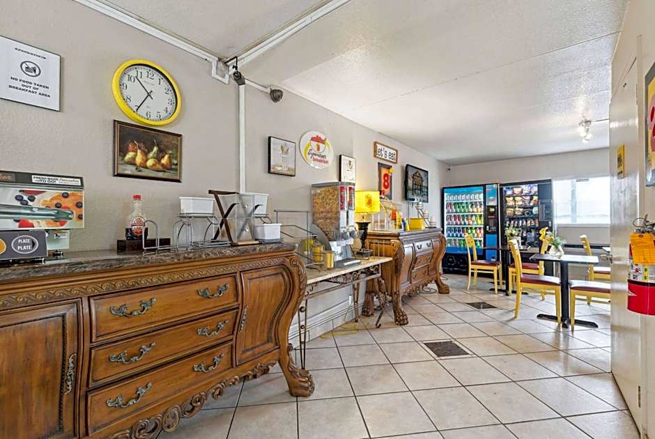 Super 8 by Wyndham Millbury/Toledo